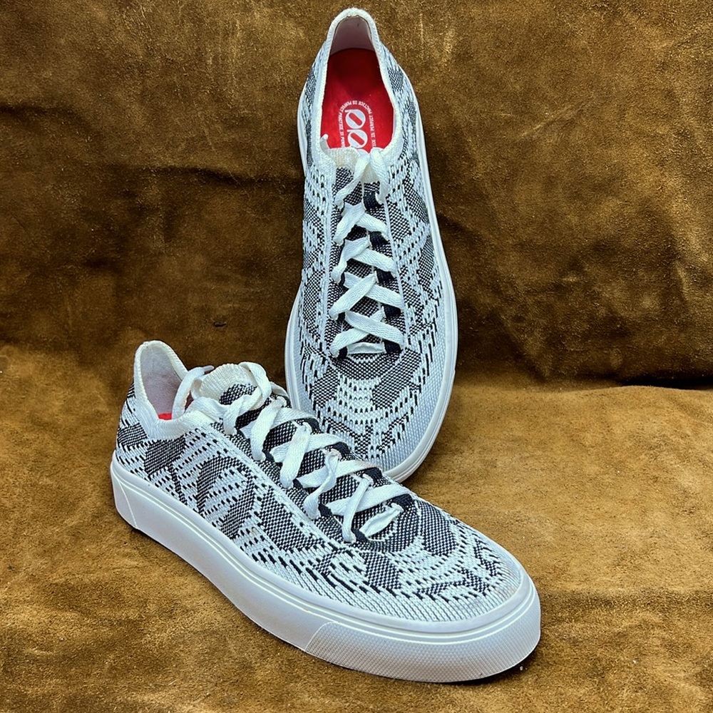 Proto Women’s Casual Lace Up Sneakers